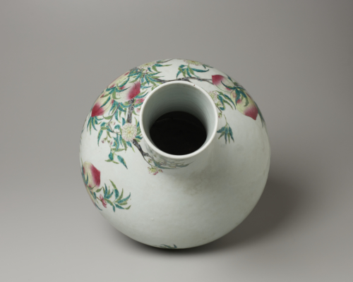 China%2C%20Jiangxi%20province%2C%20Jingdezhen%20kilns%2C%20%3Cb%3E%3Ci%3E%20Famille%20Rose%20Nine%20Peaches%20Vase%3C%2Fi%3E%3C%2Fb%3E%2C%2019th%20century%2C%20porcelain%20with%20overglaze%20enamel%20painting%20with%20Dai%20Qing%20Qianlong%20nian%20zhi%20%28made%20during%20the%20Qianlong%20reign%29%20in%20underglaze%20blue%2C%20Gift%20of%20Mrs.%20Margaret%20Petti%2C%20public%20domain%2C%2094.24.1